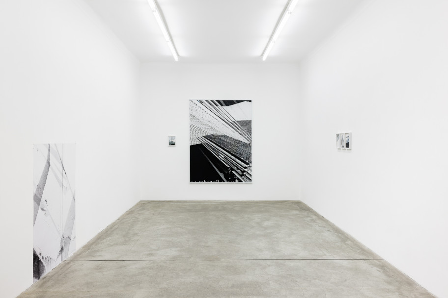 Jakob Kolding Exhibition view, Shadow Architectures, Galerie Martin Janda, 2024Photo: kunst-dokumentation.com 