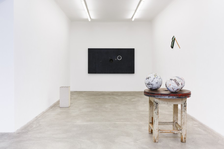 Roman Ondak Ausstellungsansicht, Galerie Martin Janda, 2019Foto: Anna Konrath 
