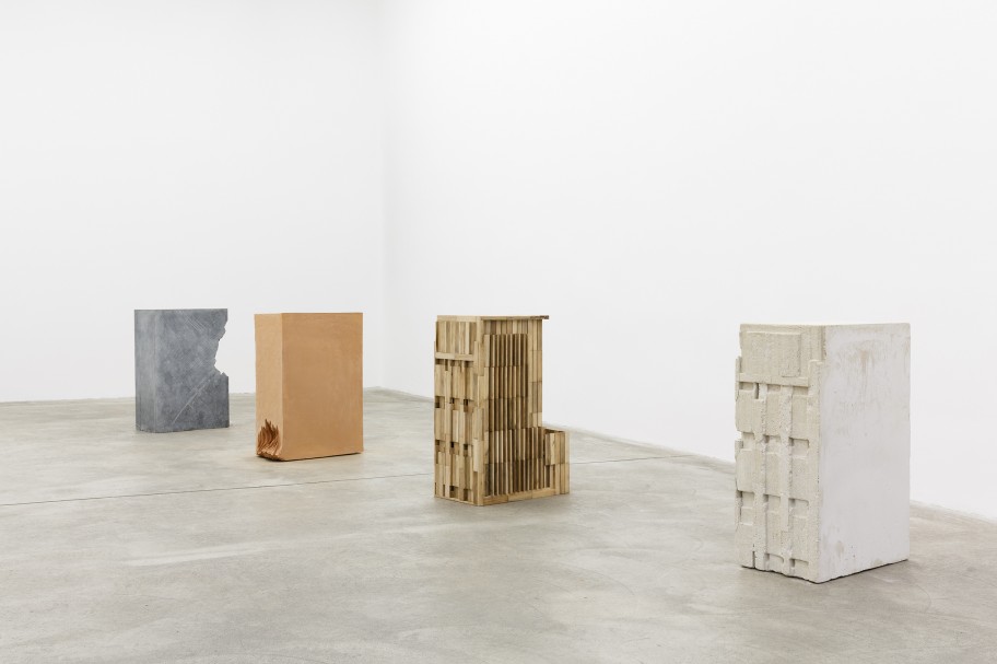 Adrien Tirtiaux Urban Matters (cast /assembled /modelled /carved), 2017Stein, Ton, Holz, Beton 4-teilig, je 70 x 28 x 48 cm 