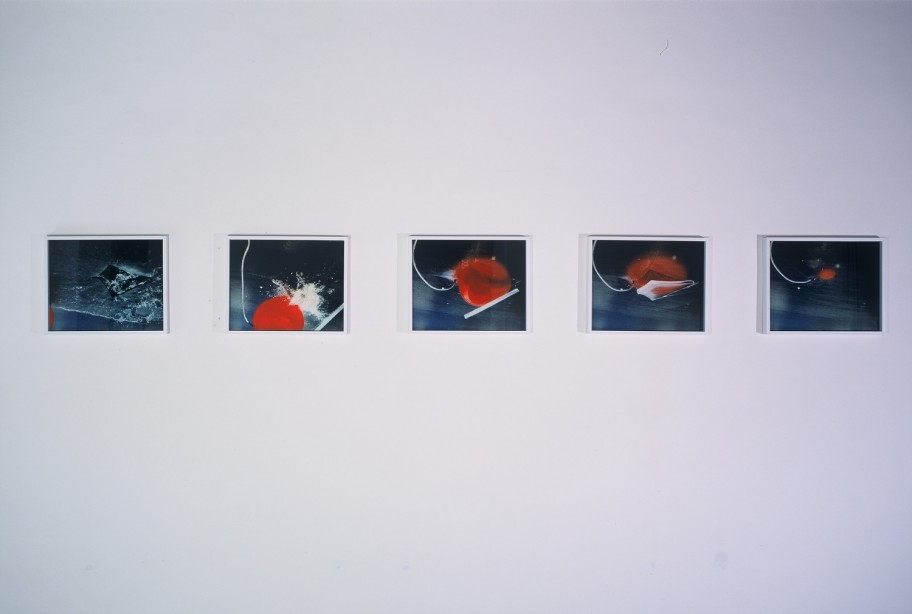 Ausstellungsansicht Galerie Martin Janda, 2003 Roman Signer 